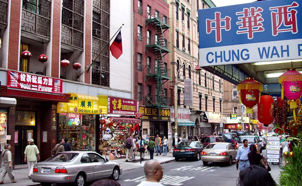 Calles y comercios de Chinatown en Manhattan