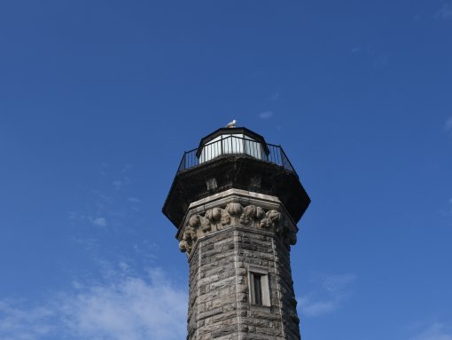 Faro de Blackwell Island - Es un faro octogonal, de piedra y estilo gótico que se encuentra en el East River de Nueva York