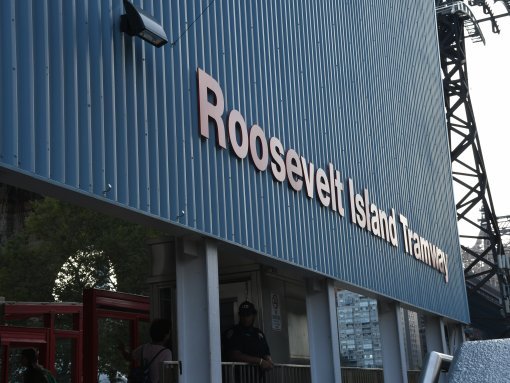 Roosevelt Island Tramway - Es un teleférico que conecta Manhattan con la isla Roosevelt