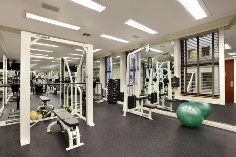 Gimnasio del Aseo de una habitación del Iroquois New York Times Square